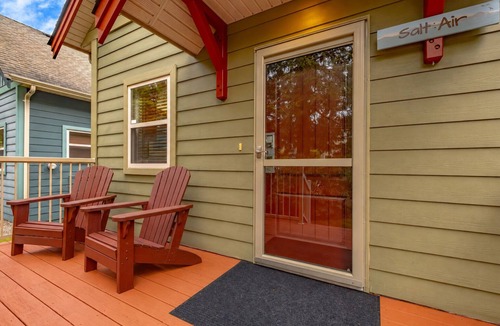 Regional District of Nanaimo Cabin | Quick walk to the indoor pool & hot-tub!