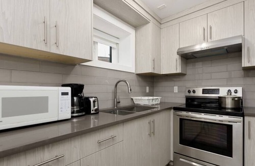 Killarney House | Quiet 2-bd Basement Unit in Vancouver