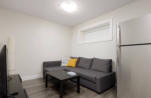 Killarney House | Quiet 2-bd Basement Unit in Vancouver