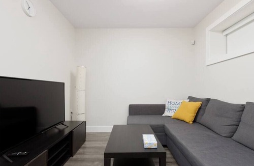 Killarney House | Quiet 2-bd Basement Unit in Vancouver