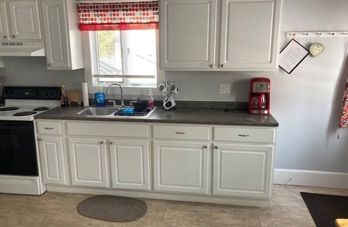 Orono Apartment | Quiet 2-bedroom apartment in Orono close to UMaine & Bangor medical facilities.