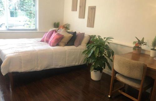 Kitsilano House | Quiet-comfy 3 bedroom house on a tree lined street in Kitsilano