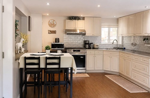 Coquitlam House | Quiet & Cozy Garden Retreat with Free Parking