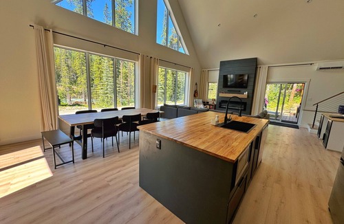 East Kootenay Ski Chalet | Quiet detached home steps from all the action!