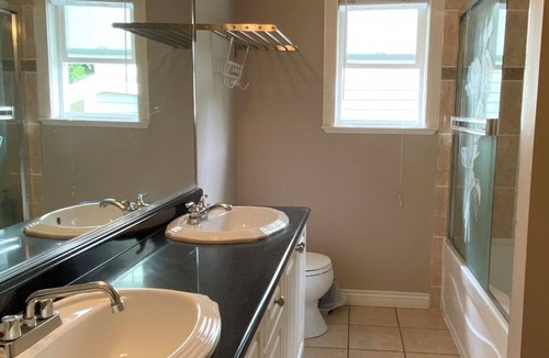 Surrey Apartment | Quiet Guest Suite Near the White Rock Resort