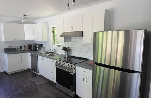 Wollaston Cottage | Quiet lakefront pet friendly cottage on motor-free Peter Lake