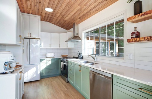 East Sooke House | Quiet Luxury Waterfront Sanctuary: West Coast Family Escape with Private Dock