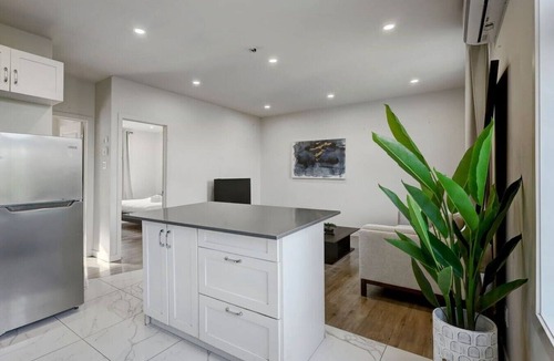 Cote-Des-Neiges—Notre-Dame-De-Grace Apartment | Quiet & Modern | Heart of Montréal