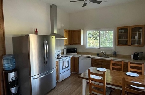 Regional District of Nanaimo Cabin | Quiet north nanaimo cabin steps to all amenities