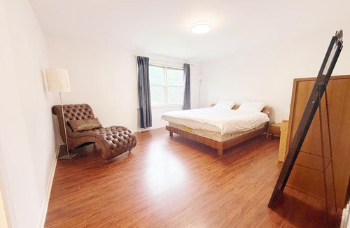 Thornhill House | Quiet Queen Bedroom near Steeles Bayview