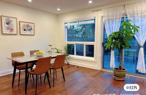 L'Amoreaux House | Quiet Queen Bedroom near Finch Birchmunt