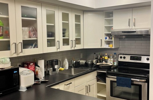 Downtown Toronto Apartment | Quiet room near college station