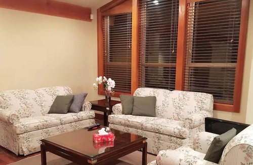 Surrey House | Quiet vacation suite at White Rock/South Surrey