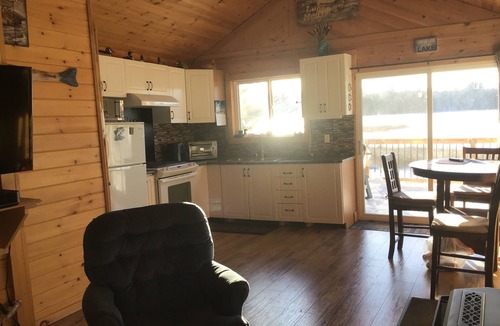 Lanark Highlands Cottage | Quig lake cottage
