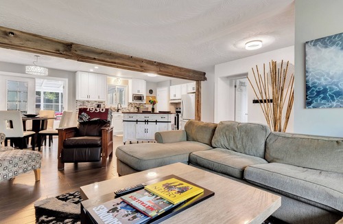 Campbellford House | R&R Heaven See fall colorsnSunroom n Hottub
