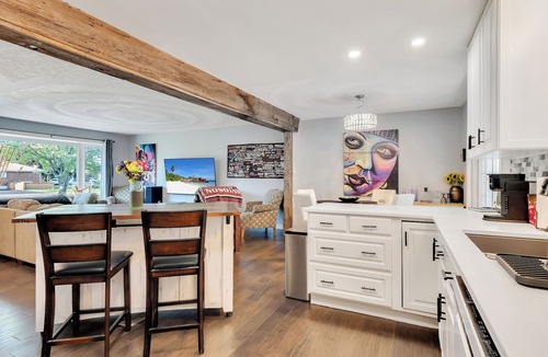Campbellford House | R&R Heaven See fall colorsnSunroom n Hottub
