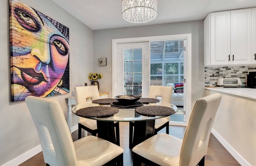 Campbellford House | R&R Heaven See fall colorsnSunroom n Hottub