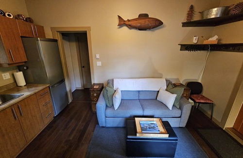 Port Renfrew Cabin | Rachael's Retreat, Wood Stove & Fire Pit, Access to Botanical Beach and Sombrio