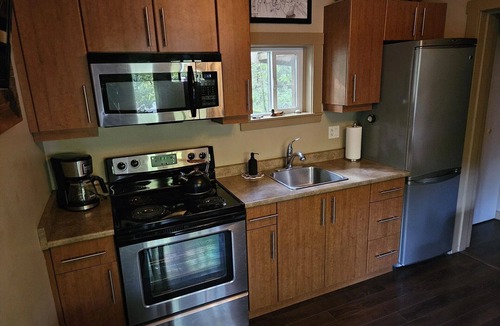 Port Renfrew Cabin | Rachael's Retreat, Wood Stove & Fire Pit, Access to Botanical Beach and Sombrio
