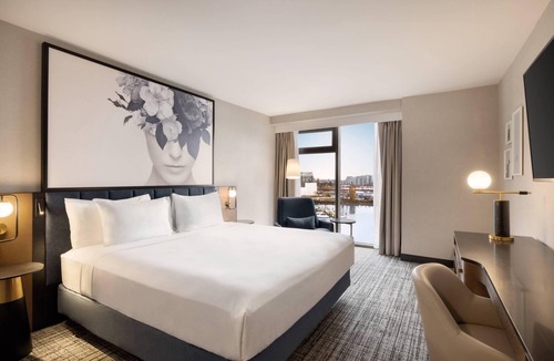 Richmond Hotel | Radisson Blu Vancouver Airport Hotel & Marina