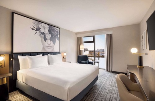 Richmond Hotel | Radisson Blu Vancouver Airport Hotel & Marina