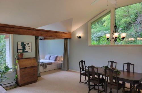 Bowen Island Apartment | Rainforest Retreat
