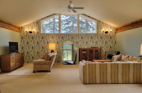 Bowen Island Apartment | Rainforest Retreat