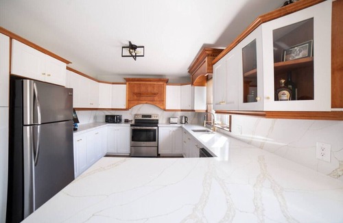 Ramara House | Rama Ridge with Basketball Court, Hot Tub, Sauna