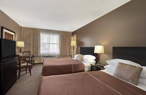 Sherwood Park Hotel | Ramada by Wyndham Sherwood Park