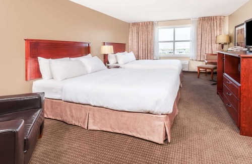 Sherwood Park Hotel | Ramada by Wyndham Sherwood Park