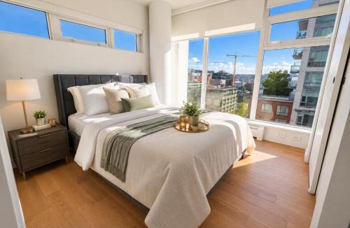 Chinatown Apartment | Rare 3BR Suite in Vancouver Walk to BC Place Rogers Arena and Transit