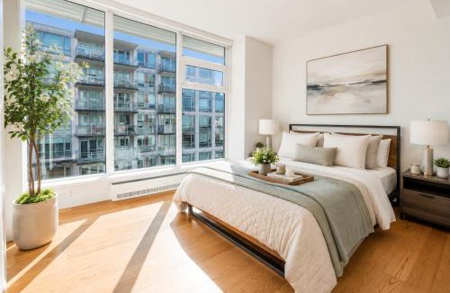 Chinatown Apartment | Rare 3BR Suite in Vancouver Walk to BC Place Rogers Arena and Transit