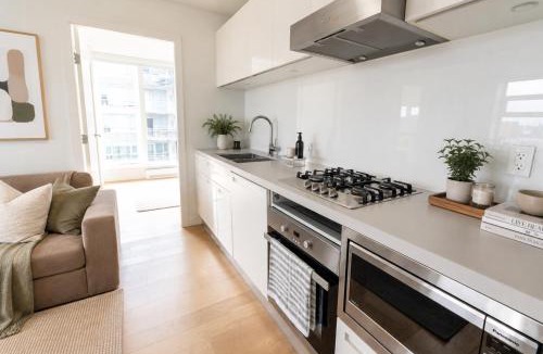 Chinatown Apartment | Rare 3BR Suite in Vancouver Walk to BC Place Rogers Arena and Transit