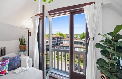 Kitsilano Apartment | Rare find in Kitsilano!