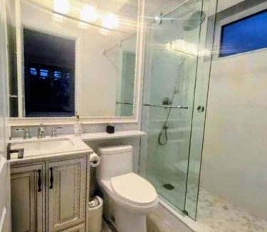 West Point Grey House | Rare Find Luxury Home Near Beaches with AC and Theatre Room