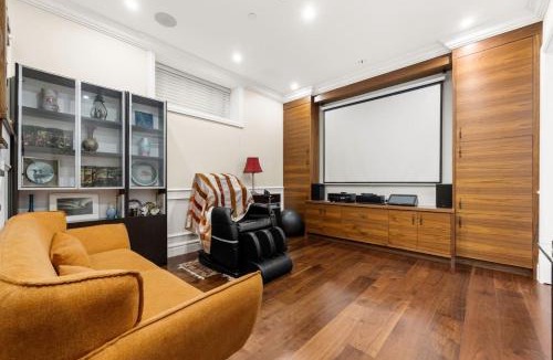 West Point Grey House | Rare Find Luxury Home Near Beaches with AC and Theatre Room