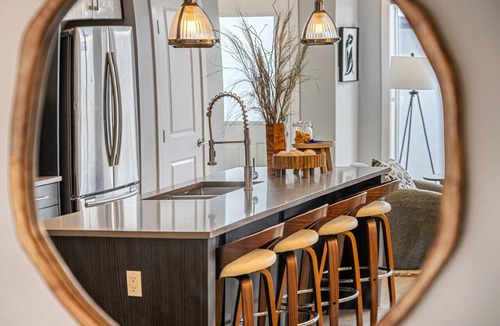 Kensington House | Rare Find* Luxury Kensington | Vibrant & Exclusive