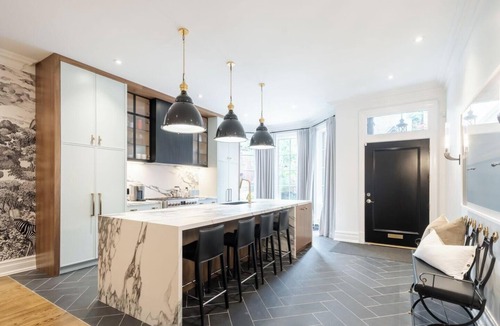 Midtown Toronto House | Rare Yorkville Detached House with Parking and Hot Tub
