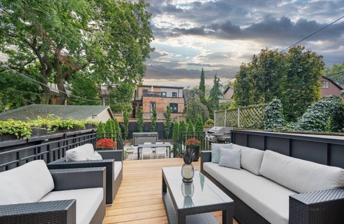 Midtown Toronto House | Rare Yorkville Detached House with Parking and Hot Tub