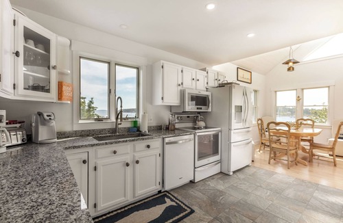 Port Clyde Cottage | Raspberry Cottage: Above Port Clyde Village, Ocean Front Cottage, with Views of the Harbor