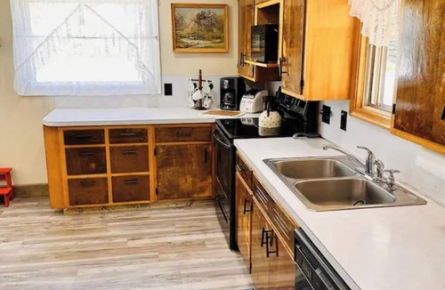 Geneva House | Raspberry House is a farmhouse retreat in Beautiful Georgetown Idaho.