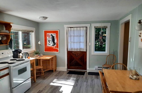 Regional District of Nanaimo Cottage | Raven's Nest: Relaxed 1-Bedroom Coastal Cottage Amongst the Trees