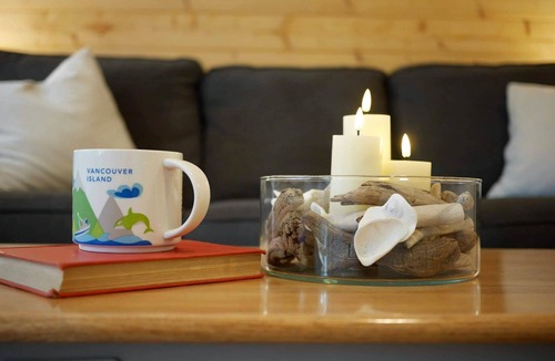 Regional District of Nanaimo Cottage | Raven's Nest: Relaxed 1-Bedroom Coastal Cottage Amongst the Trees