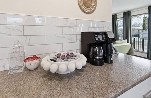 Southeast Edmonton House | Ravine – Central 5BR Home Near Whyte Ave
