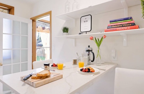 Historic Old Town House | Red Maple Retreat - Walkable Pet-Friendly Single-Level Retreat in Old Town