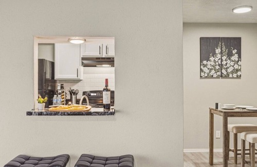 Far North Dallas Apartment | Refined Dallas 1BR|Pool+Gym|Galleria|20 Min to DT