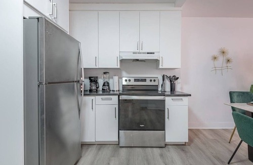 Golden Square Mile Apartment | Refined Downtown Retreat Free Parking