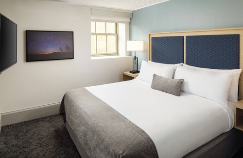 Orono Hotel | Relaxing Getaway at Umaine! Gym Access w/Free Parking! Pet Friendly!