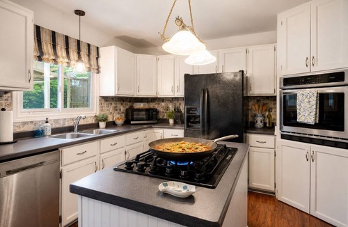 Kingsville House | Relaxing Pool Retreat Near Wineries & Point Pelee