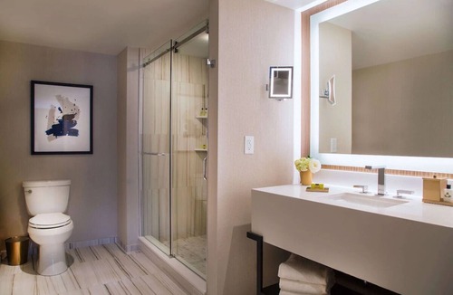 Bloor-Yorkville Hotel | Relaxing Retreat in Toronto's Yorkville district, Pet-Friendly & Swimming Pool